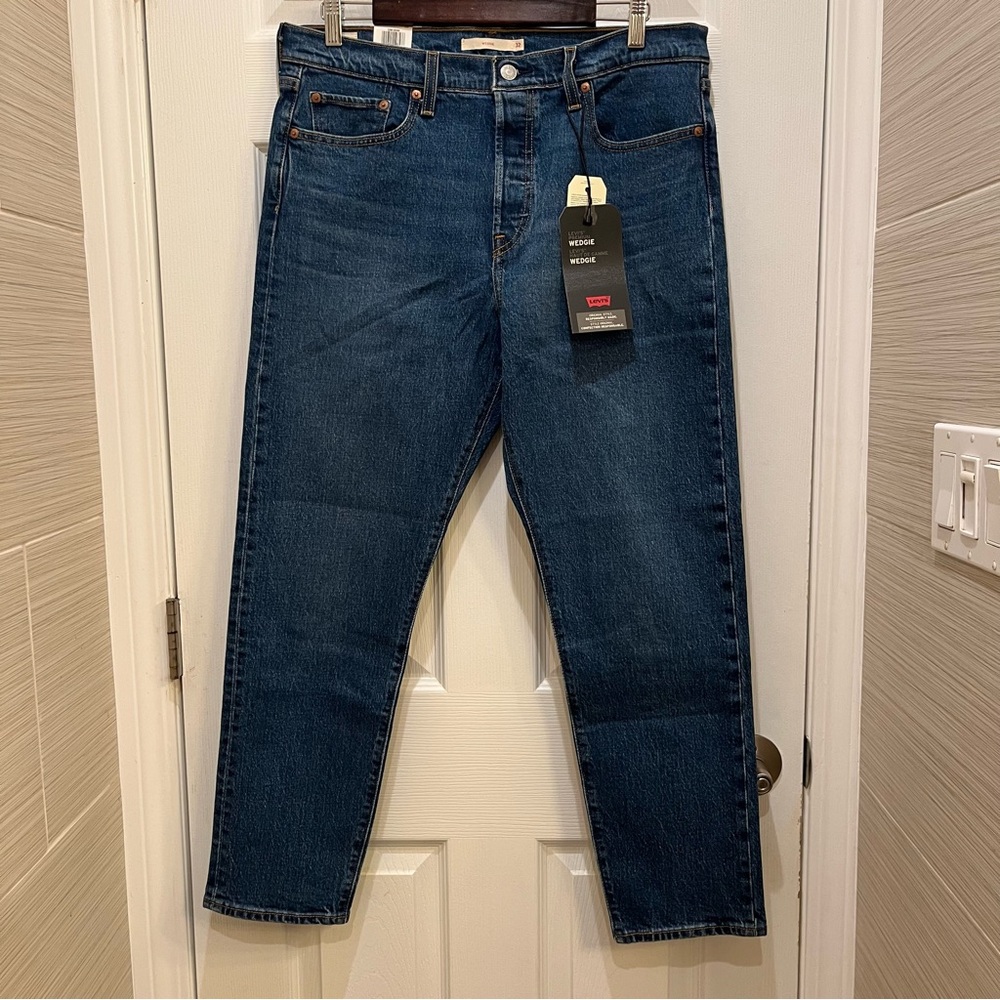 NWT Levi's Premium Wedgie - Dark Blue Jeans 32